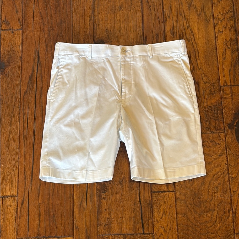 White Flat Front Men’s Hart, Schaffner, Marx Shorts for Casual Wear